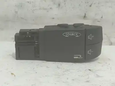 Peça sobressalente para automóvel em segunda mão Comandos Do Volante por RENAULT LAGUNA II (BG0/1_) 1.9 DCI (BG08, BG0G) Referências OEM IAM 7701049643  