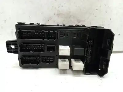 Peça sobressalente para automóvel em segunda mão caixa de fusíveis e relés por hyundai trajet (fo) 2.0 referências oem iam   