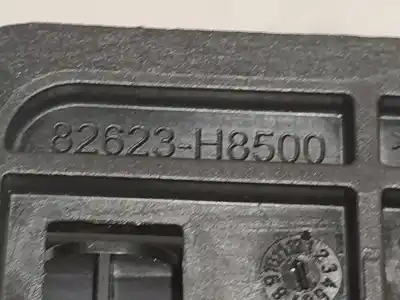 Автозапчастина б/у усередині передня права ручка для kia stonic (yb) 1.0 t-gdi eco-dynamics+ посилання на oem iam 82623h8500  