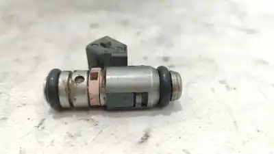 Pezzo di ricambio per auto di seconda mano INIETTORE per RENAULT CLIO II (BB_, CB_) 1.2 16V (BB05, BB0W, BB11, BB27, BB2T, BB2U, BB2V, CB05,... Riferimenti OEM IAM 7701061008  