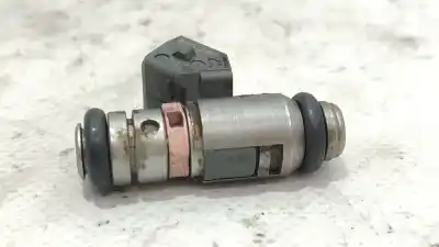 Pezzo di ricambio per auto di seconda mano iniettore per renault clio ii (bb_, cb_) 1.2 16v (bb05, bb0w, bb11, bb27, bb2t, bb2u, bb2v, cb05,... riferimenti oem iam 7701061008  