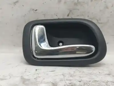 Peça sobressalente para automóvel em segunda mão PUXADOR INTERIOR DIANTEIRO ESQUERDO por TOYOTA COROLLA LIFTBACK (_E11_) 2.0 D-4D (CDE110_) Referências OEM IAM 6927812130  