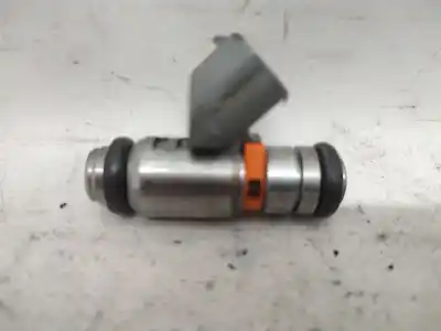 Pezzo di ricambio per auto di seconda mano INIETTORE per VOLKSWAGEN POLO (6N2) 1.4 16V Riferimenti OEM IAM 036906031C  
