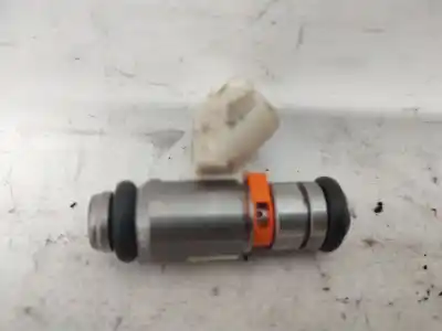 Pezzo di ricambio per auto di seconda mano INIETTORE per VOLKSWAGEN POLO (6N2) 1.4 16V Riferimenti OEM IAM 036906031C  