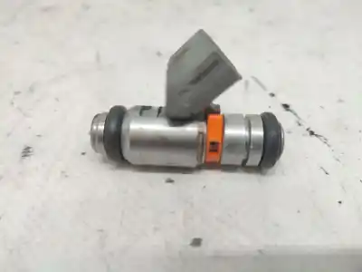 Pezzo di ricambio per auto di seconda mano INIETTORE per VOLKSWAGEN POLO (6N2) 1.4 16V Riferimenti OEM IAM 036906031C  
