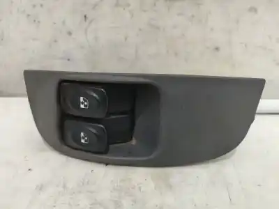 Peça sobressalente para automóvel em segunda mão BOTÃO / INTERRUPTOR ELEVADOR VIDRO DIANTEIRO ESQUERDO por RENAULT MEGANE I CLASSIC (LA0/1_) 1.9 DTI (LA1U) Referências OEM IAM 7700838101  