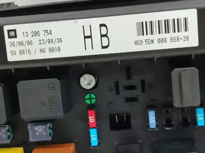 Peça sobressalente para automóvel em segunda mão caixa de fusíveis e relés por opel astra h gtc (a04) 1.9 cdti (l08) referências oem iam 13208748  