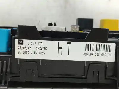 Peça sobressalente para automóvel em segunda mão caixa de fusíveis e relés por opel astra h gtc (a04) 1.9 cdti (l08) referências oem iam 13222173  