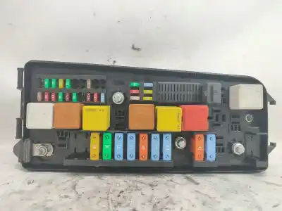 Second-hand car spare part fuse box unit for opel vectra c gts (z02) 1.9 cdti (f68) oem iam references 13240247