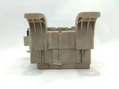 Second-hand car spare part fuse box unit for toyota corolla (_e12_) 2.0 d-4d (cde120r_, cde120l_) oem iam references 8264102040  