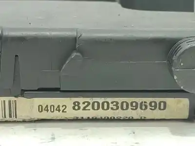 Peça sobressalente para automóvel em segunda mão caixa de fusíveis e relés por renault megane ii (bm0/1_, cm0/1_) 1.5 dci (bm02, bm13, bm2a, cm02, cm13) referências oem iam 8200306033  