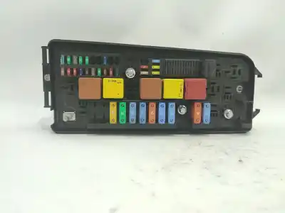 Second-hand car spare part fuse box unit for opel vectra c gts (z02) 1.9 cdti (f68) oem iam references 13205804