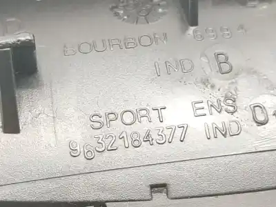 Автозапчасти б/у аэрационная решетка за peugeot 206 fastback (2a/c) 1.4 i ссылки oem iam 8264s1  9632184377