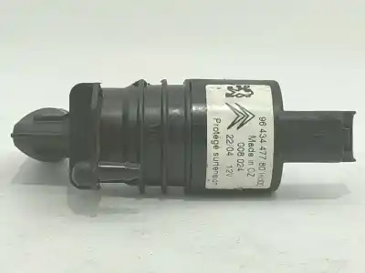 Pièce détachée automobile d'occasion pompe d'eau de nettoyage du pare brise pour peugeot 407 (6d_) 2.0 hdi 135 (6drhrh, 6drhre, 6drhrg, 6drhrj) références oem iam 643497