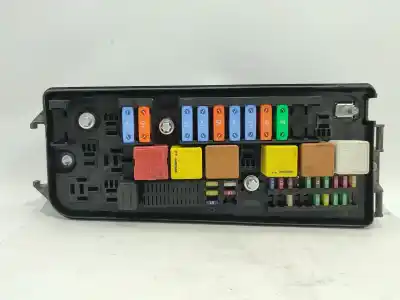 Pièce détachée automobile d'occasion boîtes à fusibles pour opel vectra c gts (z02) 1.9 cdti (f68) références oem iam 93173413