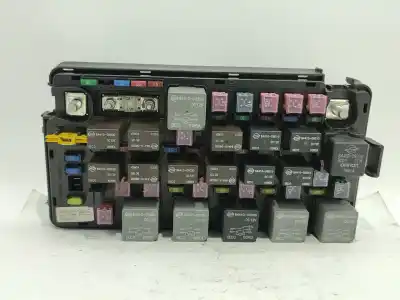 Pièce détachée automobile d'occasion boîtes à fusibles pour ssangyong kyron 2.0 xdi 4x4 références oem iam 05j11m