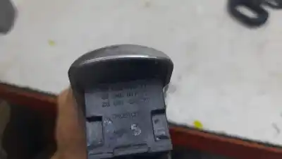 Peça sobressalente para automóvel em segunda mão puxador exterior traseiro esquerdo por citroen c3 business referências oem iam 9684561577  