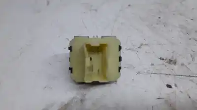 Peça sobressalente para automóvel em segunda mão botão / interruptor elevador vidro dianteiro esquerdo por renault captur helly hansen referências oem iam   
