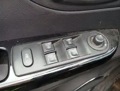 Peça sobressalente para automóvel em segunda mão botão / interruptor elevador vidro dianteiro esquerdo por renault captur s-edition 118 cv / 87 kw referências oem iam 