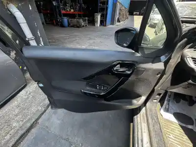 Peça sobressalente para automóvel em segunda mão Forra / Revestimento Da Porta Dianteira Esquerda por PEUGEOT 208 Allure Referências OEM IAM   