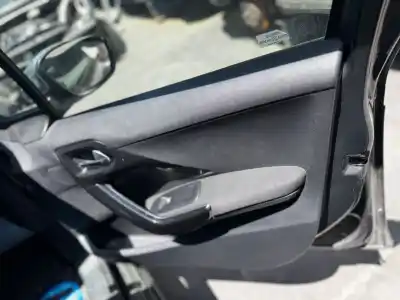Peça sobressalente para automóvel em segunda mão forra / revestimento da porta dianteira direita por peugeot 208 allure referências oem iam 