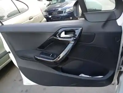 Peça sobressalente para automóvel em segunda mão elevador de vidros dianteira esquerda por peugeot 208 active 81 cv / 60 kw referências oem iam 