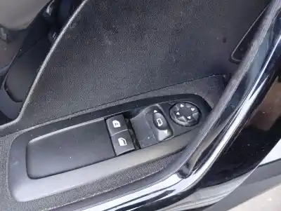 Peça sobressalente para automóvel em segunda mão botão / interruptor elevador vidro dianteiro esquerdo por peugeot 208 active 81 cv / 60 kw referências oem iam 