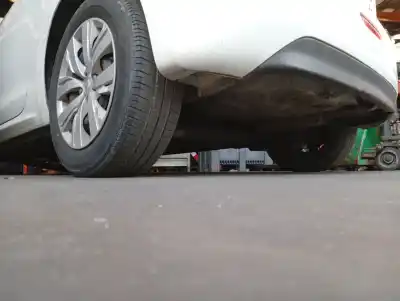 Peça sobressalente para automóvel em segunda mão charrió / suporte de eixo de trás por peugeot 208 active 81 cv / 60 kw referências oem iam 