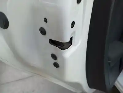 Peça sobressalente para automóvel em segunda mão fechadura da porta traseira esquerda por peugeot 208 active 81 cv / 60 kw referências oem iam 