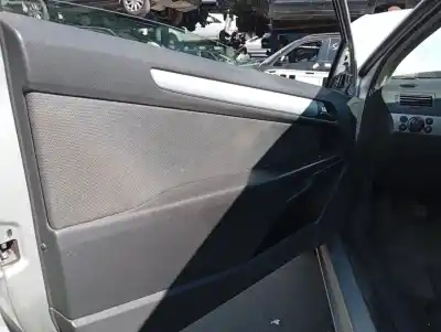 Peça sobressalente para automóvel em segunda mão fechadura da porta dianteira esquerda por opel astra gtc enjoy referências oem iam 