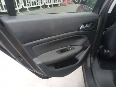 Pièce détachée automobile d'occasion serrure de porte arrière gauche pour peugeot 308 (p5) active pack 130 cv / 96 kw références oem iam 