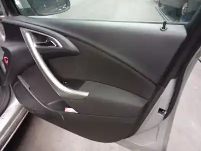 Pezzo di ricambio per auto di seconda mano RIVESTIMENTO PORTA ANTERIORE DESTRO per OPEL ASTRA J LIM. Cosmo Riferimenti OEM IAM   