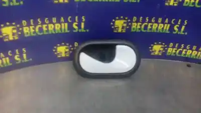 Second-hand car spare part interior right front handle for renault clio iii exception oem iam references 8200310580