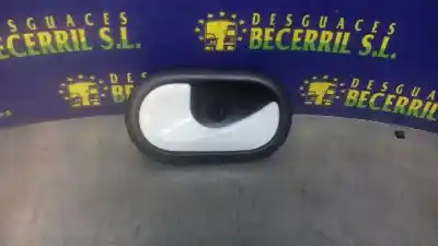 Second-hand car spare part interior left front handle for renault clio iii exception oem iam references 8200310579