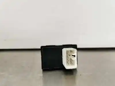 Second-hand car spare part right front power window switch for kia cee´d drive oem iam references   