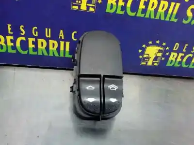 Recambio de automóvil de segunda mano de MANDO ELEVALUNAS DELANTERO IZQUIERDO para FORD FOCUS BERLINA (CAK)  referencias OEM IAM 1091483  