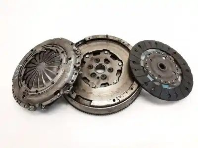 Pièce détachée automobile d'occasion KIT D'EMBRAYAGE pour PEUGEOT 5008  Références OEM IAM L010230G9000 323070110 123047510