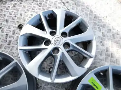 Recambio de automóvil de segunda mano de juego llantas para toyota auris active referencias oem iam 4261102e90  