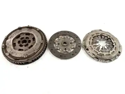 Pièce détachée automobile d'occasion KIT D'EMBRAYAGE pour RENAULT SCENIC III  Références OEM IAM 302100495R  