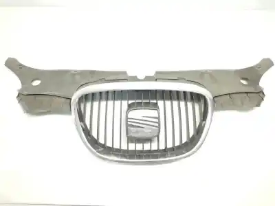 Peça sobressalente para automóvel em segunda mão GRELHA FRONTAL por SEAT LEON (1P1) 1.9 TDI Referências OEM IAM   