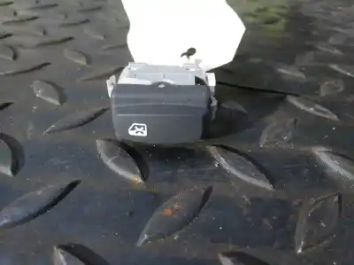 Second-hand car spare part switch for dacia duster laureate 4x4 oem iam references 325065b