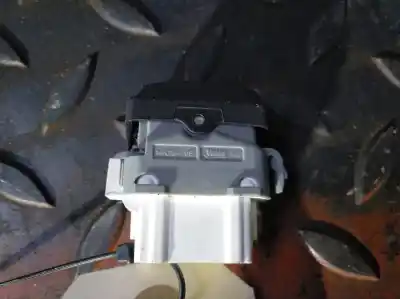Second-hand car spare part switch for dacia duster laureate 4x4 oem iam references 325065b  