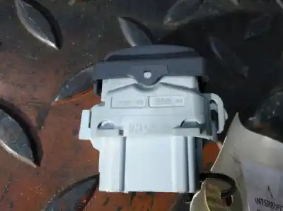 Second-hand car spare part switch for dacia duster laureate 4x4 oem iam references 107843b  