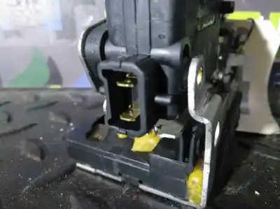 Second-hand car spare part rear right door lock for dacia duster laureate 4x4 oem iam references 825029550r  