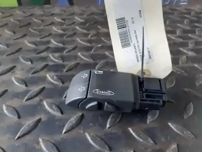 Peça sobressalente para automóvel em segunda mão Comandos Do Volante por DACIA DUSTER Laureate 4x4 Referências OEM IAM 344732013  