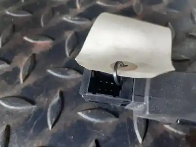 Peça sobressalente para automóvel em segunda mão comandos do volante por dacia duster laureate 4x4 referências oem iam 344732013  