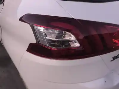 Peça sobressalente para automóvel em segunda mão farolim traseiro esquerdo por peugeot 308 ii (lb_, lp_, lw_, lh_, l3_) 1.6 bluehdi 120 referências oem iam 9677817680