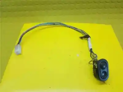 Peça sobressalente para automóvel em segunda mão botão / interruptor elevador vidro dianteiro direito por opel corsa b 1.2 16v cat (x 12 xe / lw4) referências oem iam 90389337