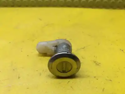 Second-hand car spare part left front door lock for dacia sandero comfort oem iam references 806016794r  