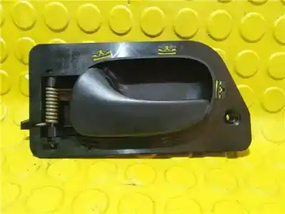 Peça sobressalente para automóvel em segunda mão puxador interior dianteiro esquerdo por renault laguna 1.8 g -f3p referências oem iam 7700823286
